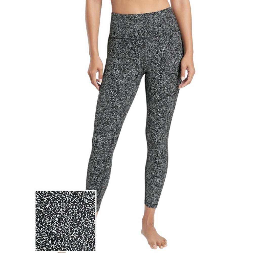 Athleta Ultimate Stash Pocket Textured 7/8 Tight size Small in Black/White